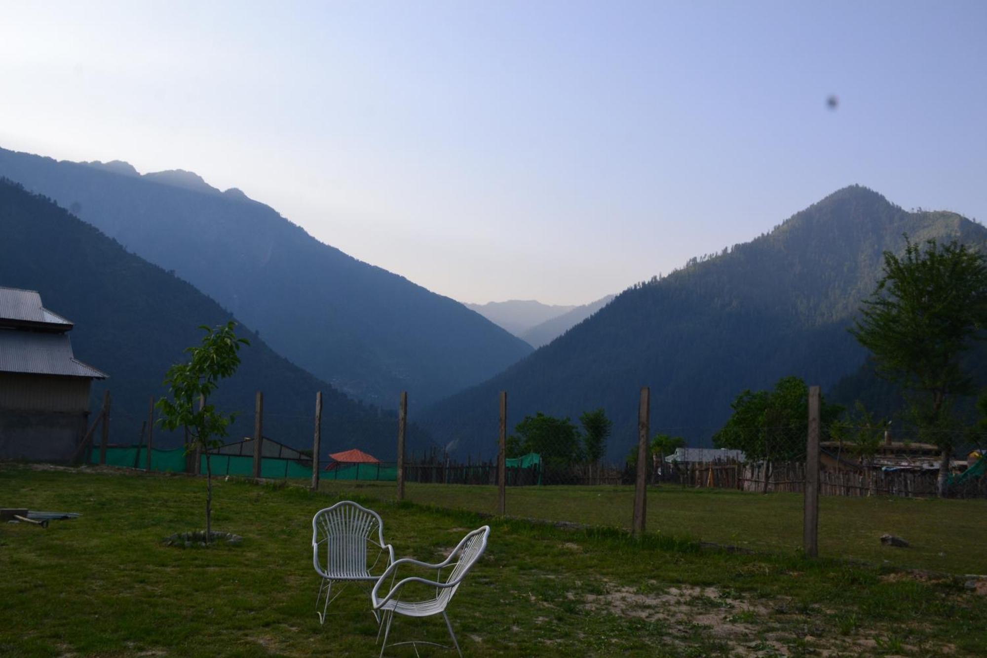 West End Lodges Neelum Buitenkant foto