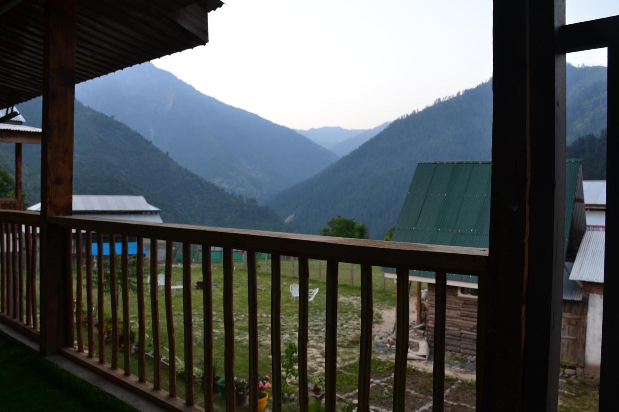 West End Lodges Neelum Buitenkant foto