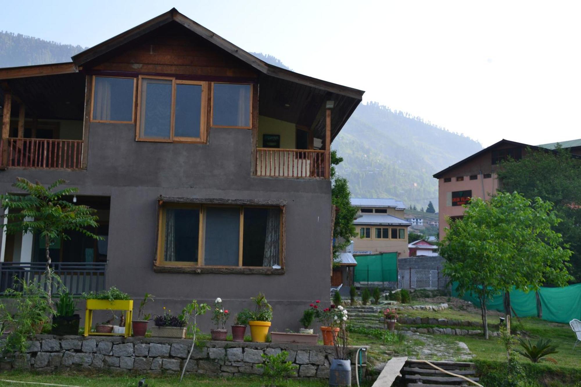West End Lodges Neelum Buitenkant foto