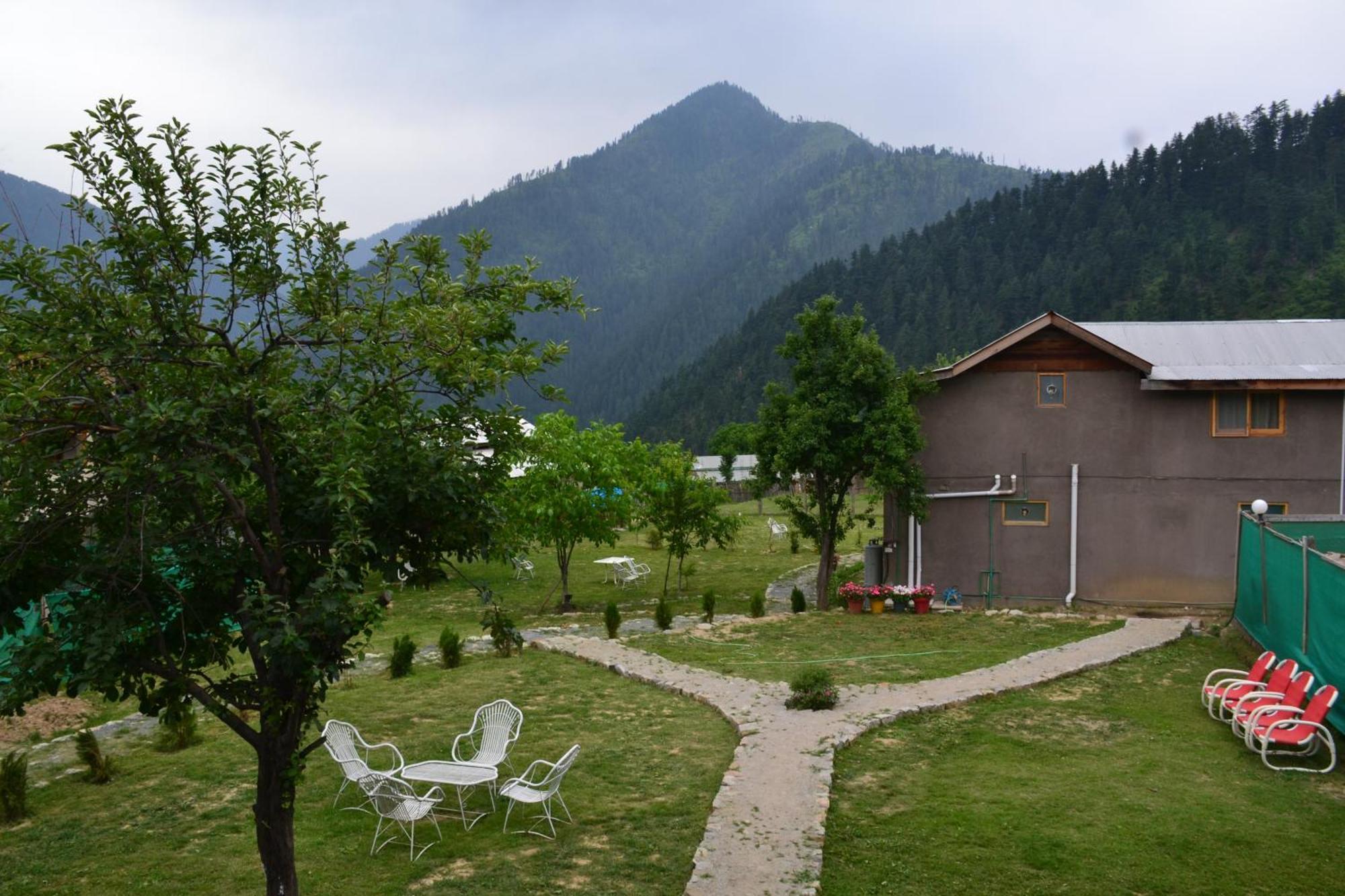 West End Lodges Neelum Buitenkant foto