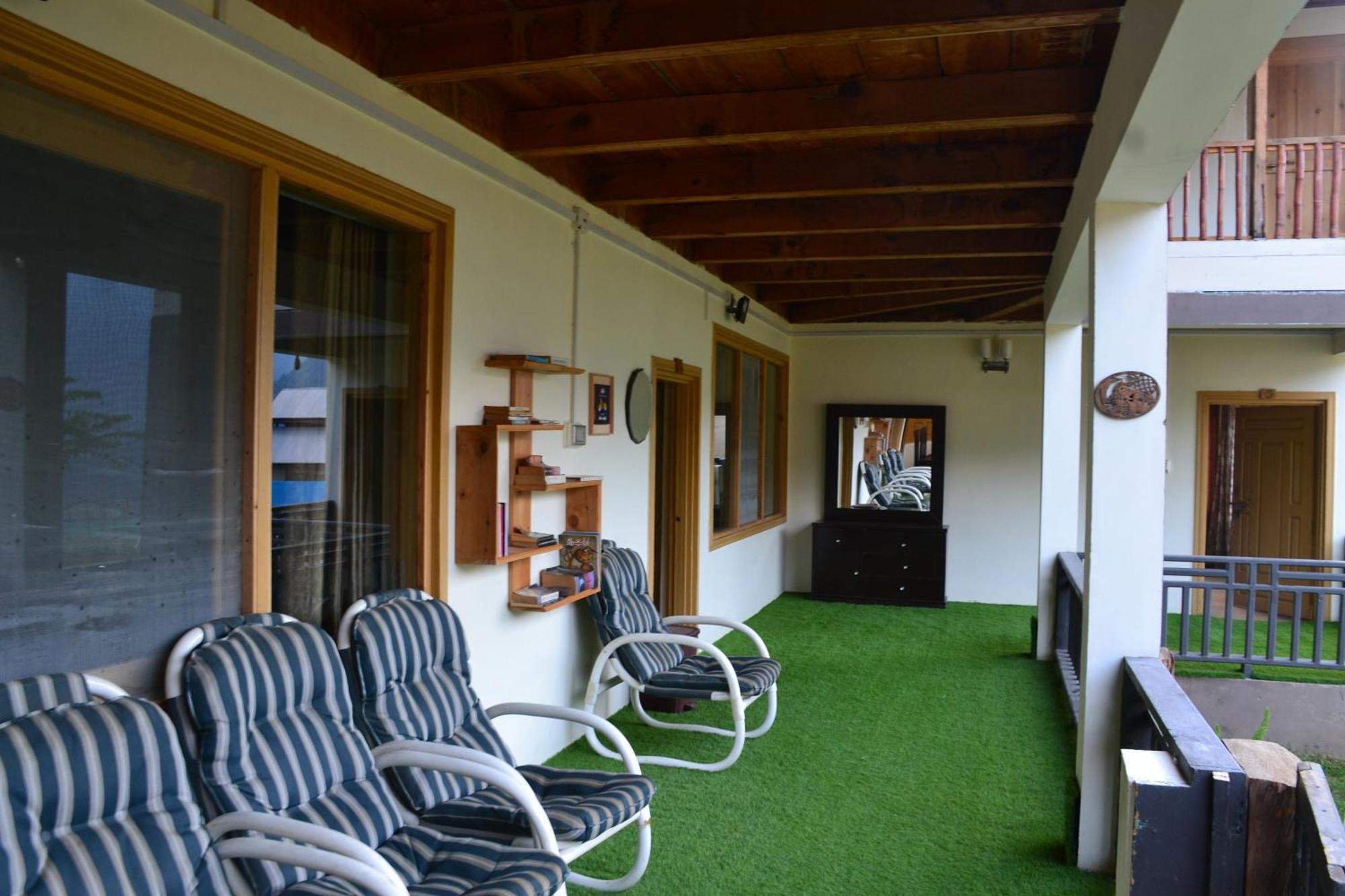 West End Lodges Neelum Buitenkant foto