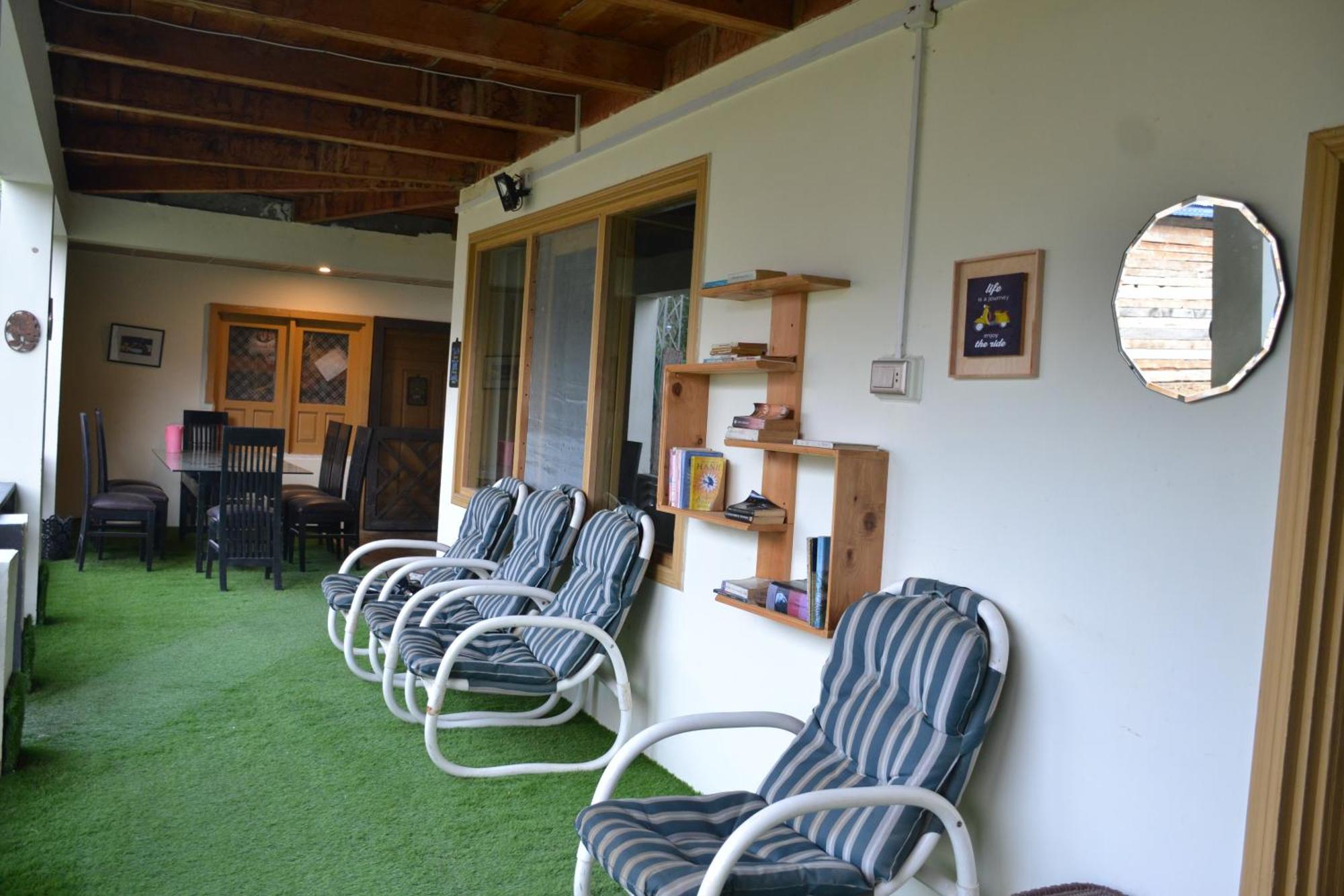 West End Lodges Neelum Buitenkant foto