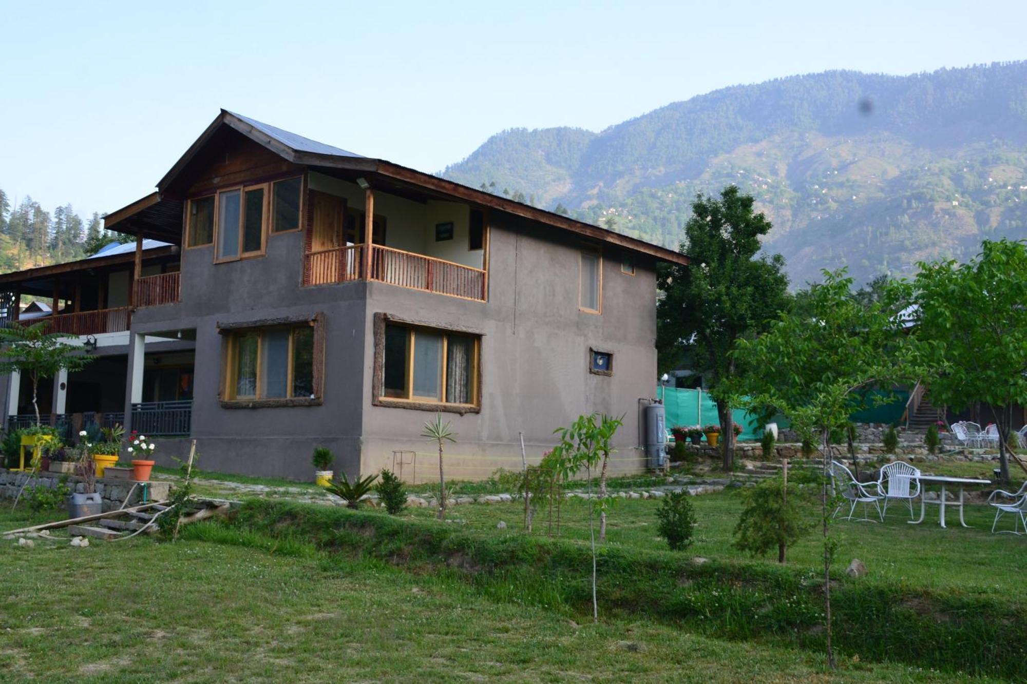West End Lodges Neelum Buitenkant foto