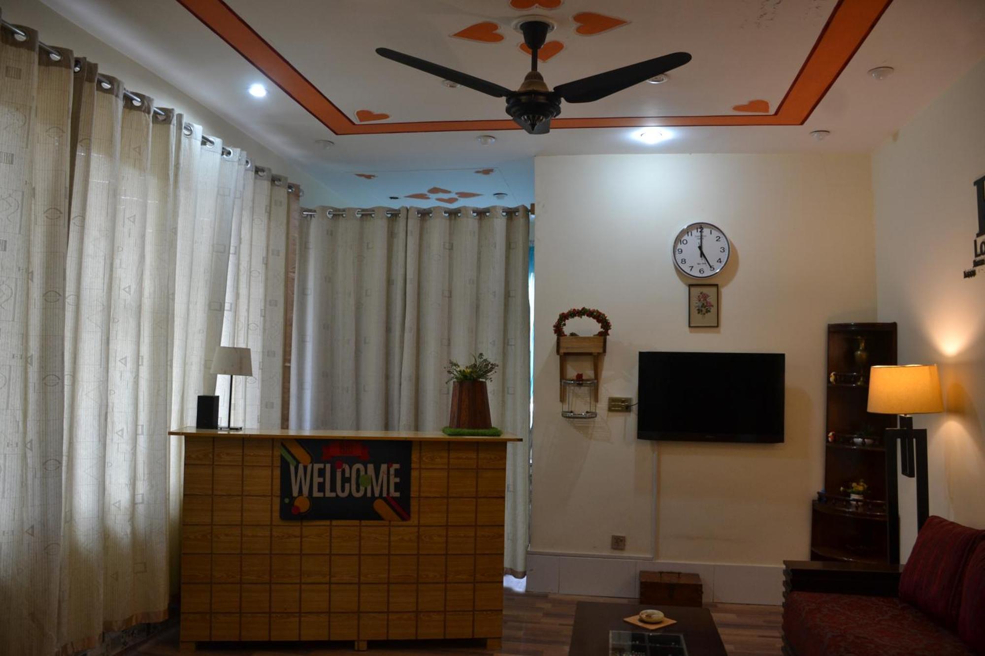 West End Lodges Neelum Buitenkant foto