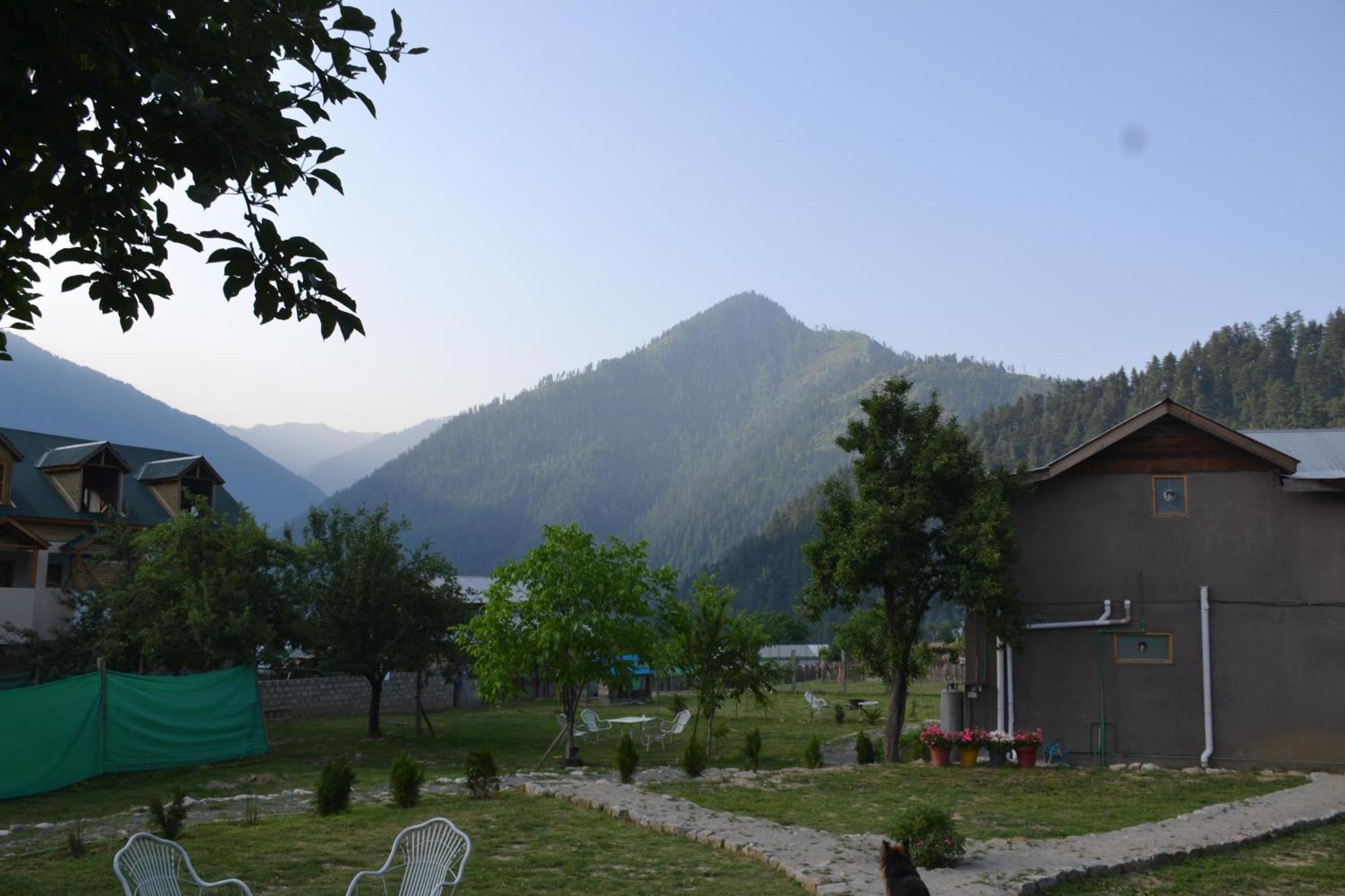 West End Lodges Neelum Buitenkant foto