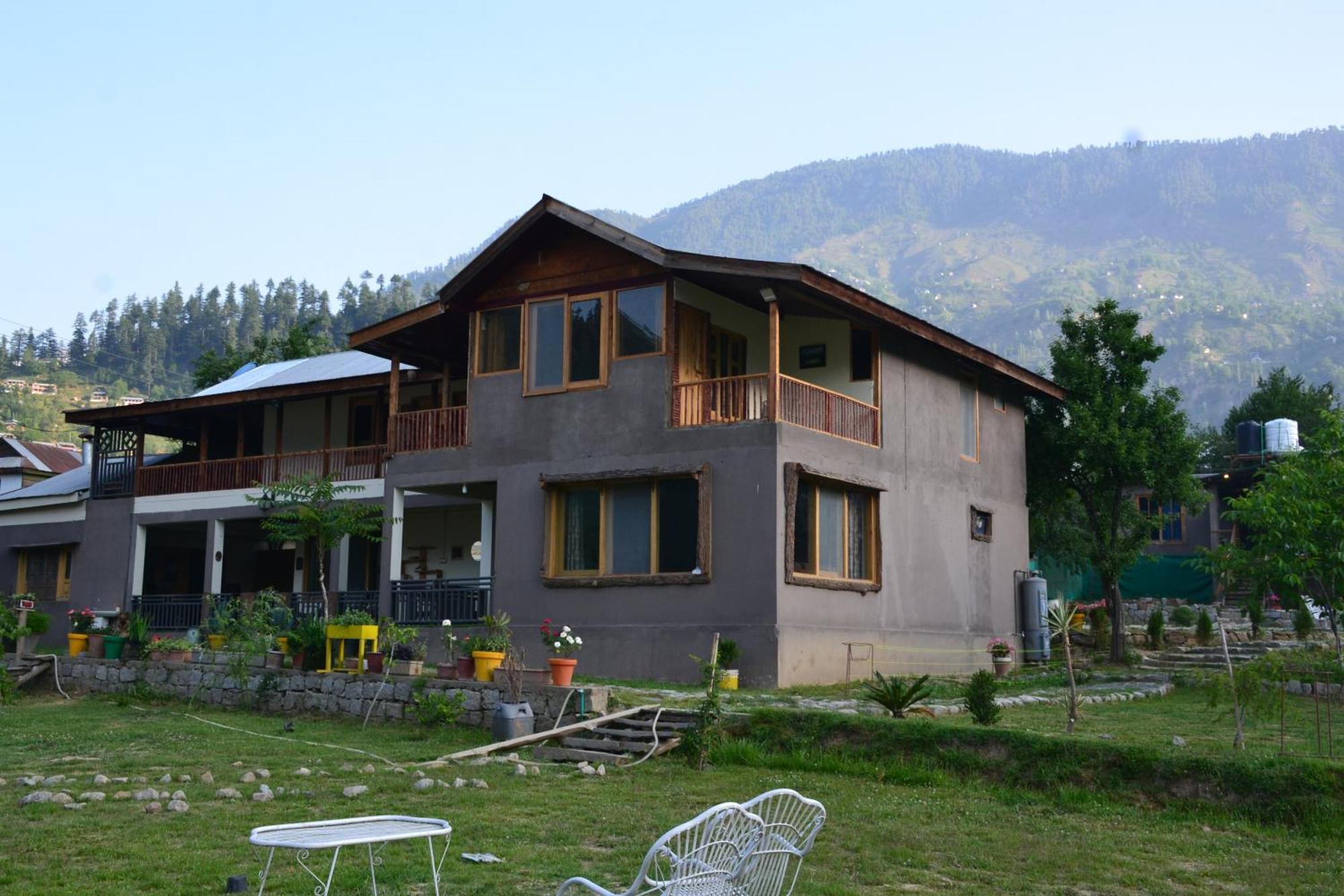 West End Lodges Neelum Buitenkant foto