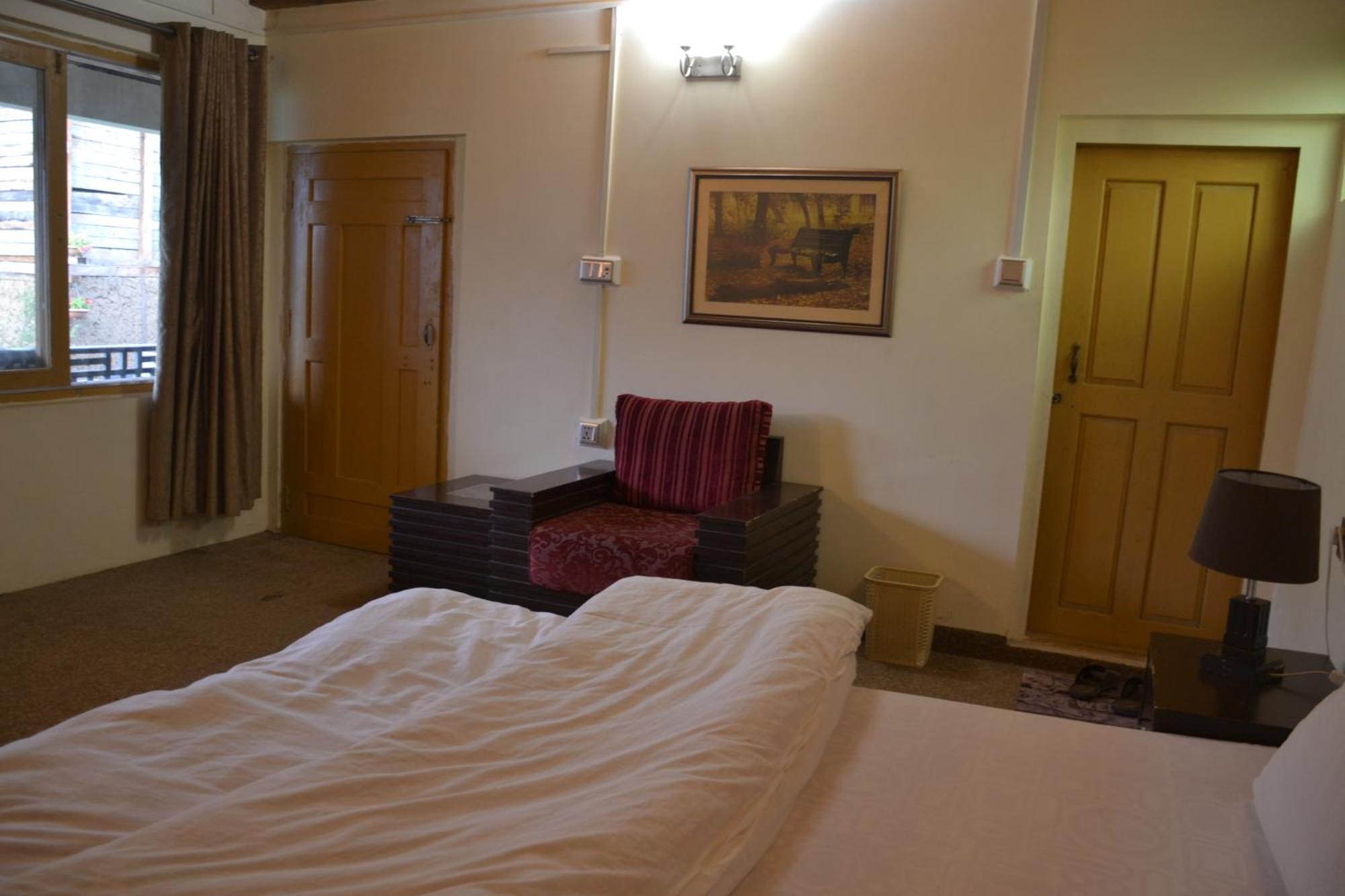 West End Lodges Neelum Buitenkant foto