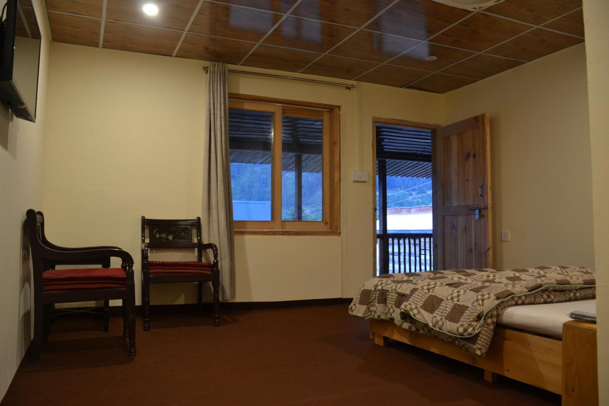 West End Lodges Neelum Buitenkant foto