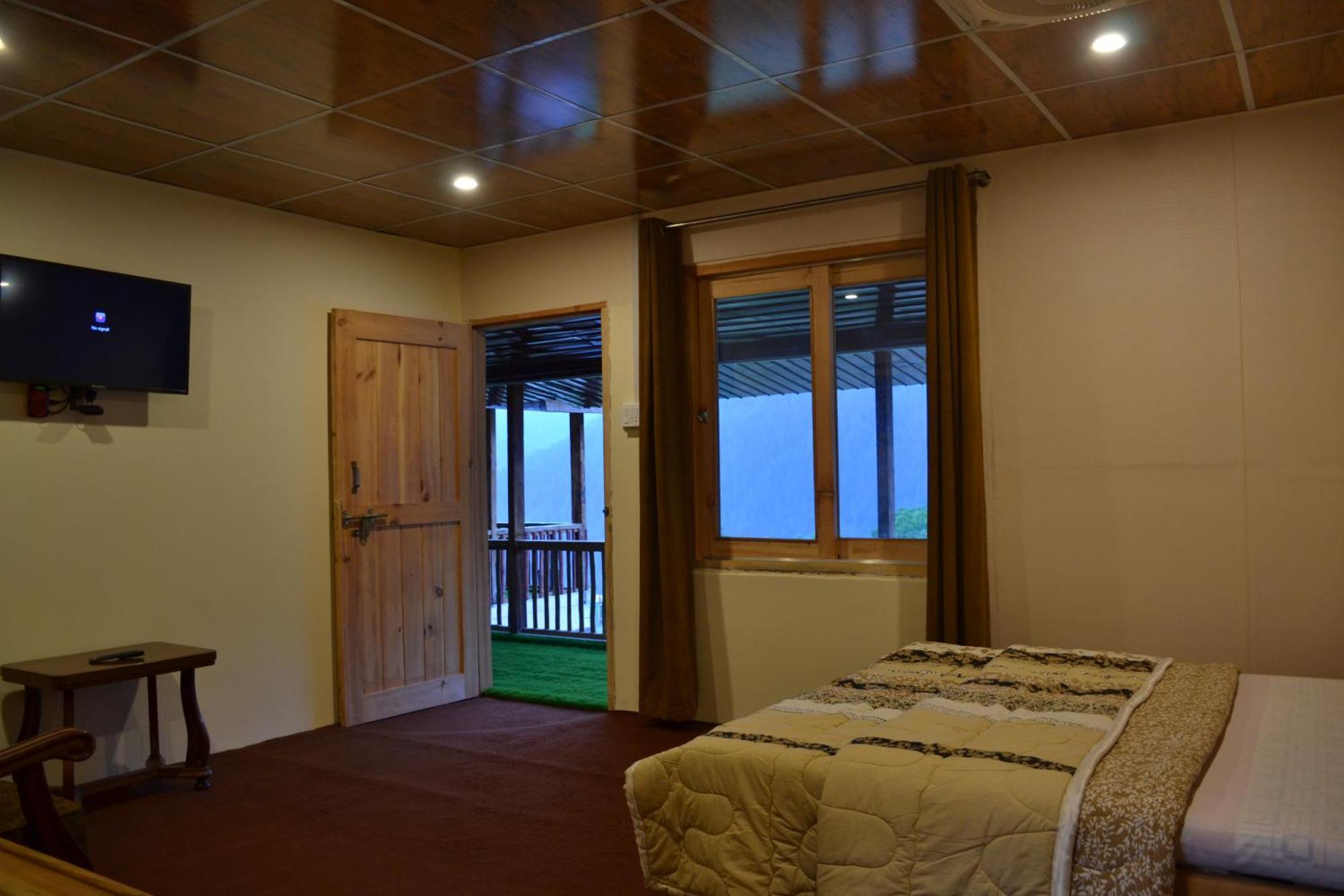 West End Lodges Neelum Buitenkant foto