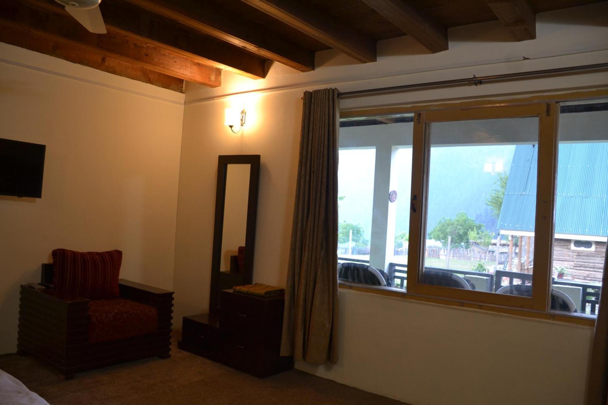 West End Lodges Neelum Buitenkant foto