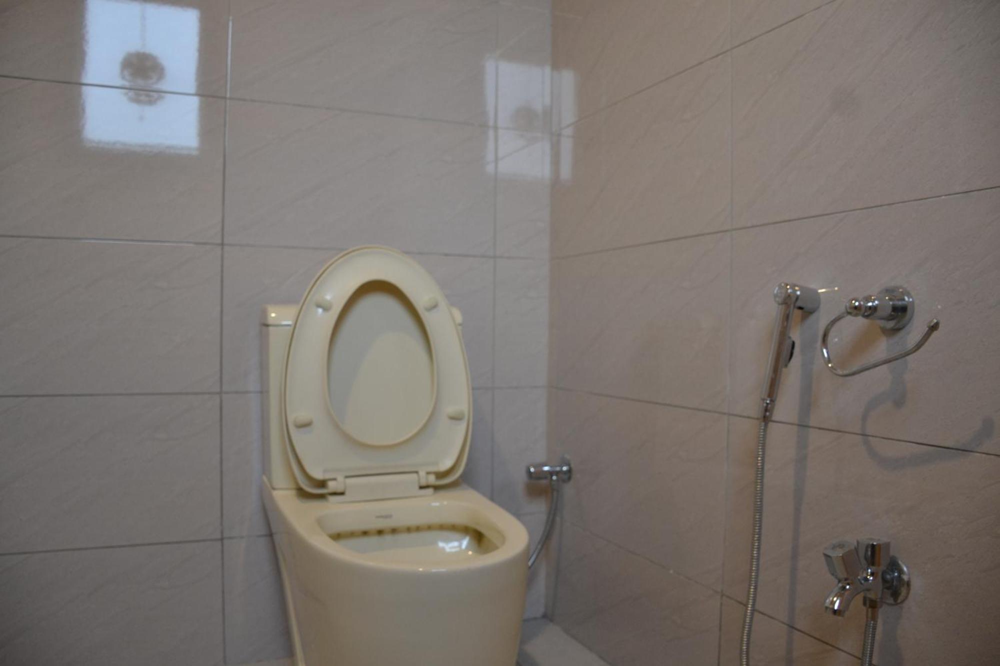 West End Lodges Neelum Buitenkant foto