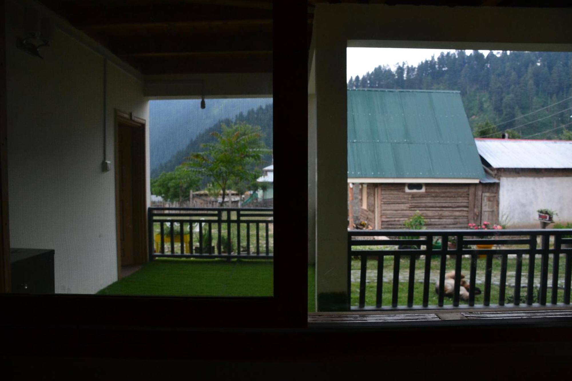 West End Lodges Neelum Buitenkant foto