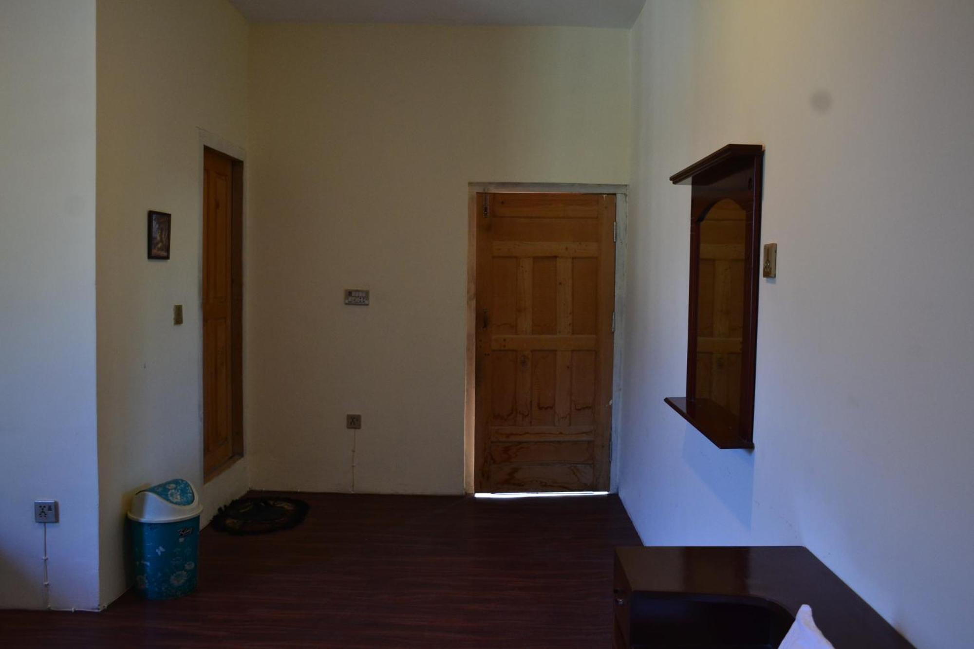 West End Lodges Neelum Buitenkant foto
