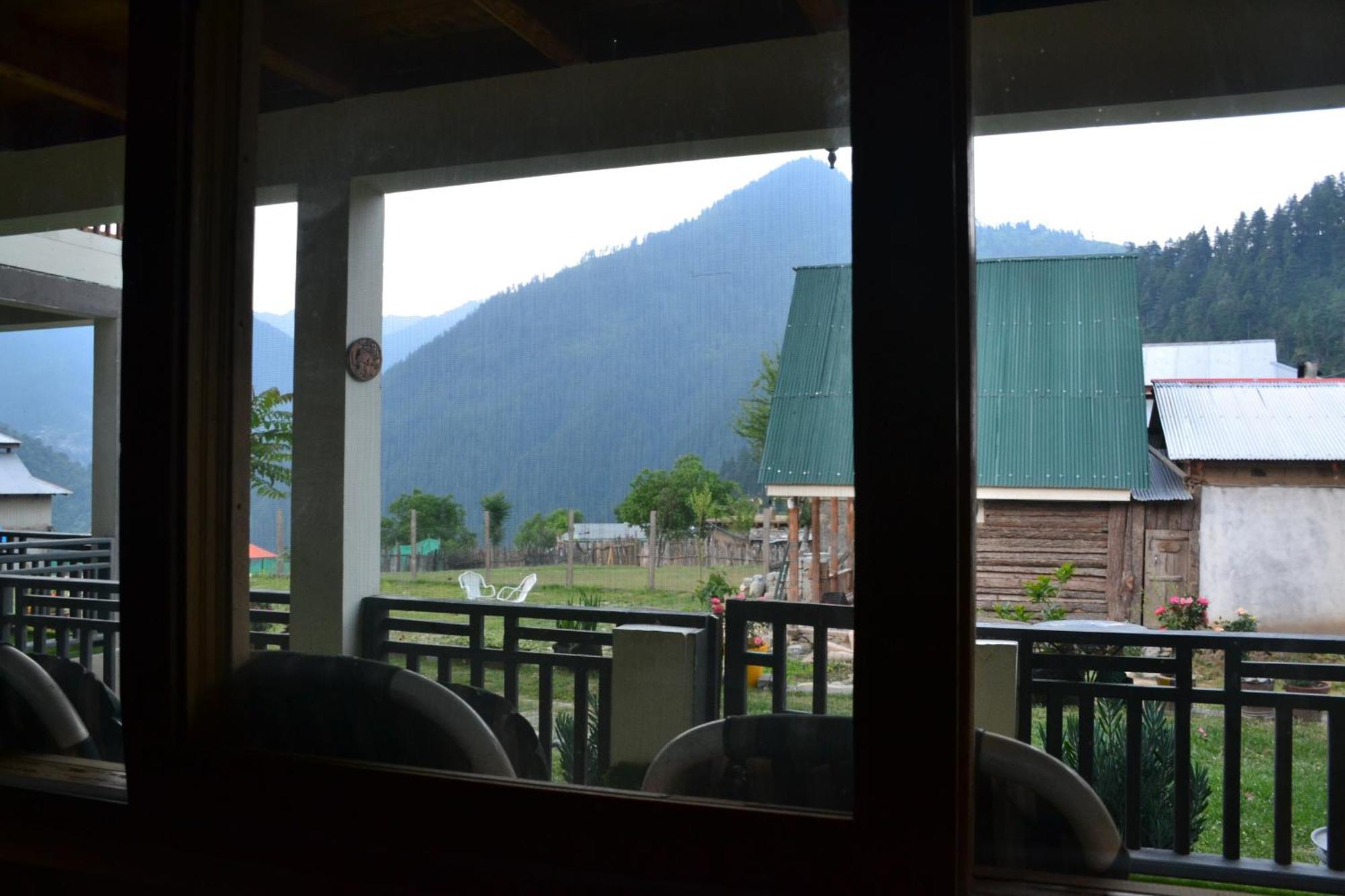 West End Lodges Neelum Buitenkant foto