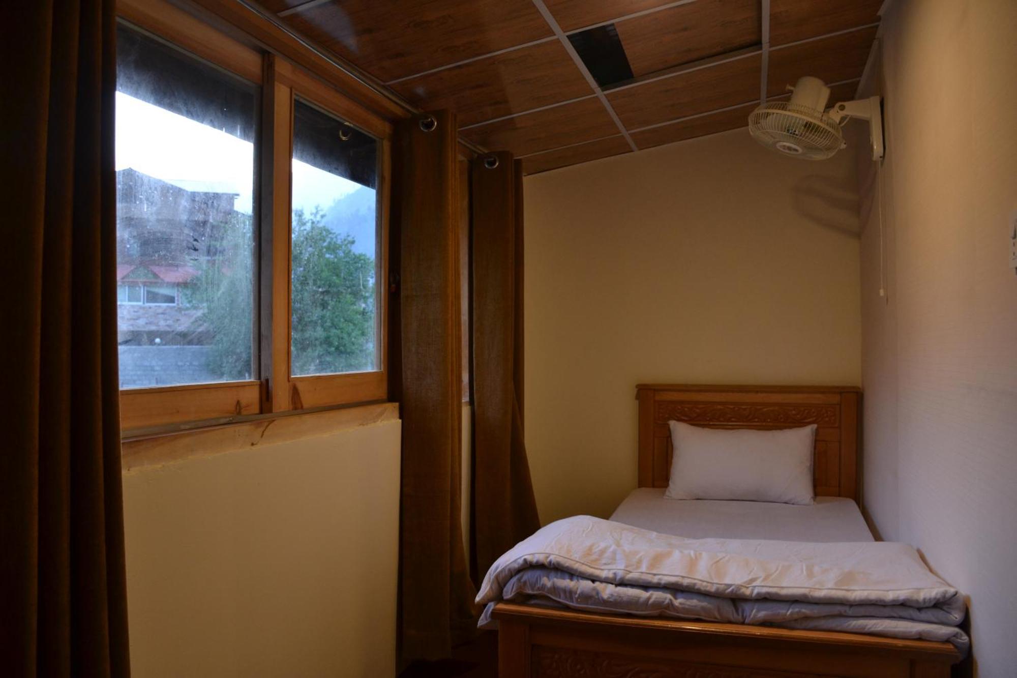 West End Lodges Neelum Buitenkant foto