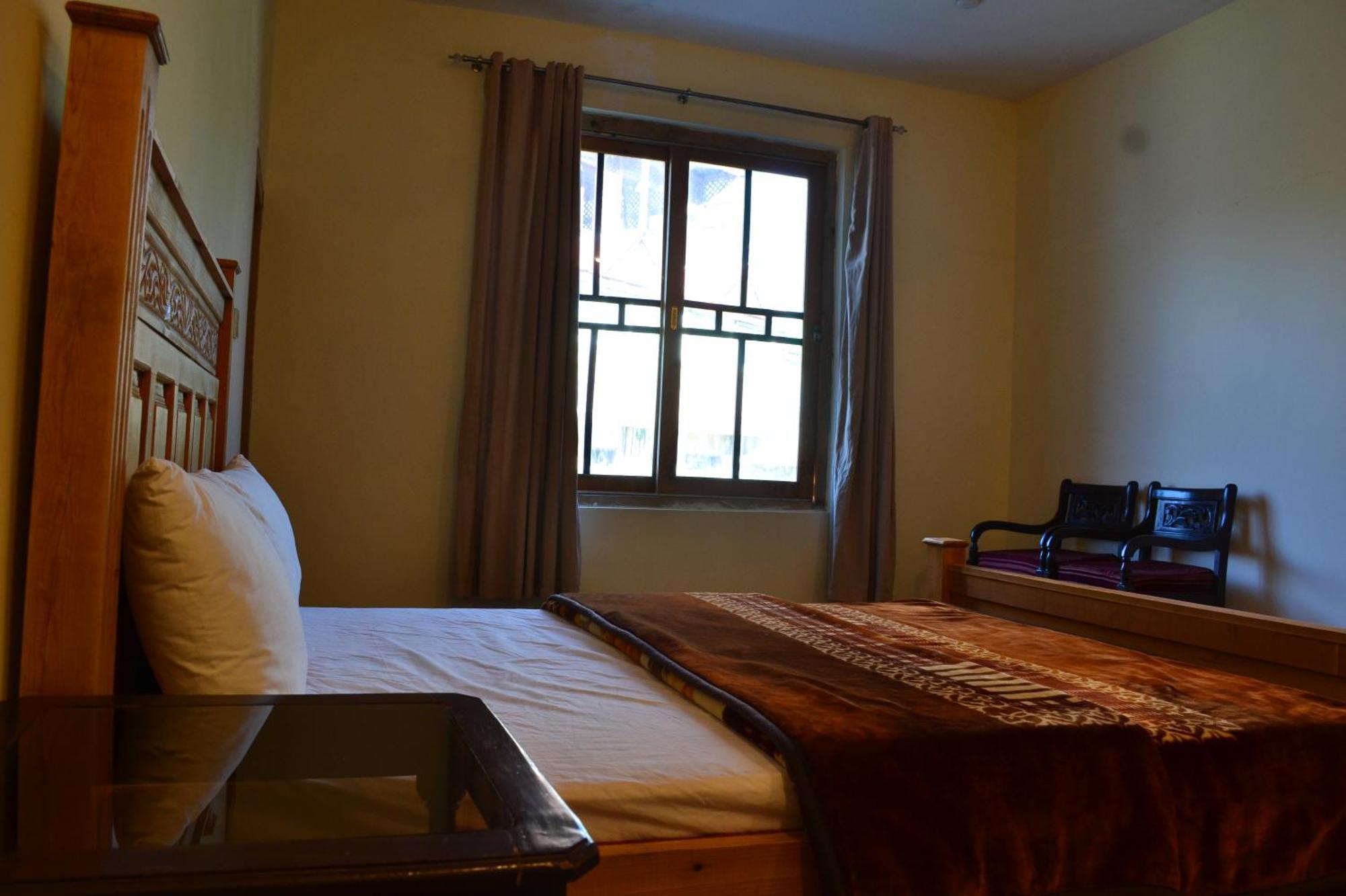 West End Lodges Neelum Buitenkant foto