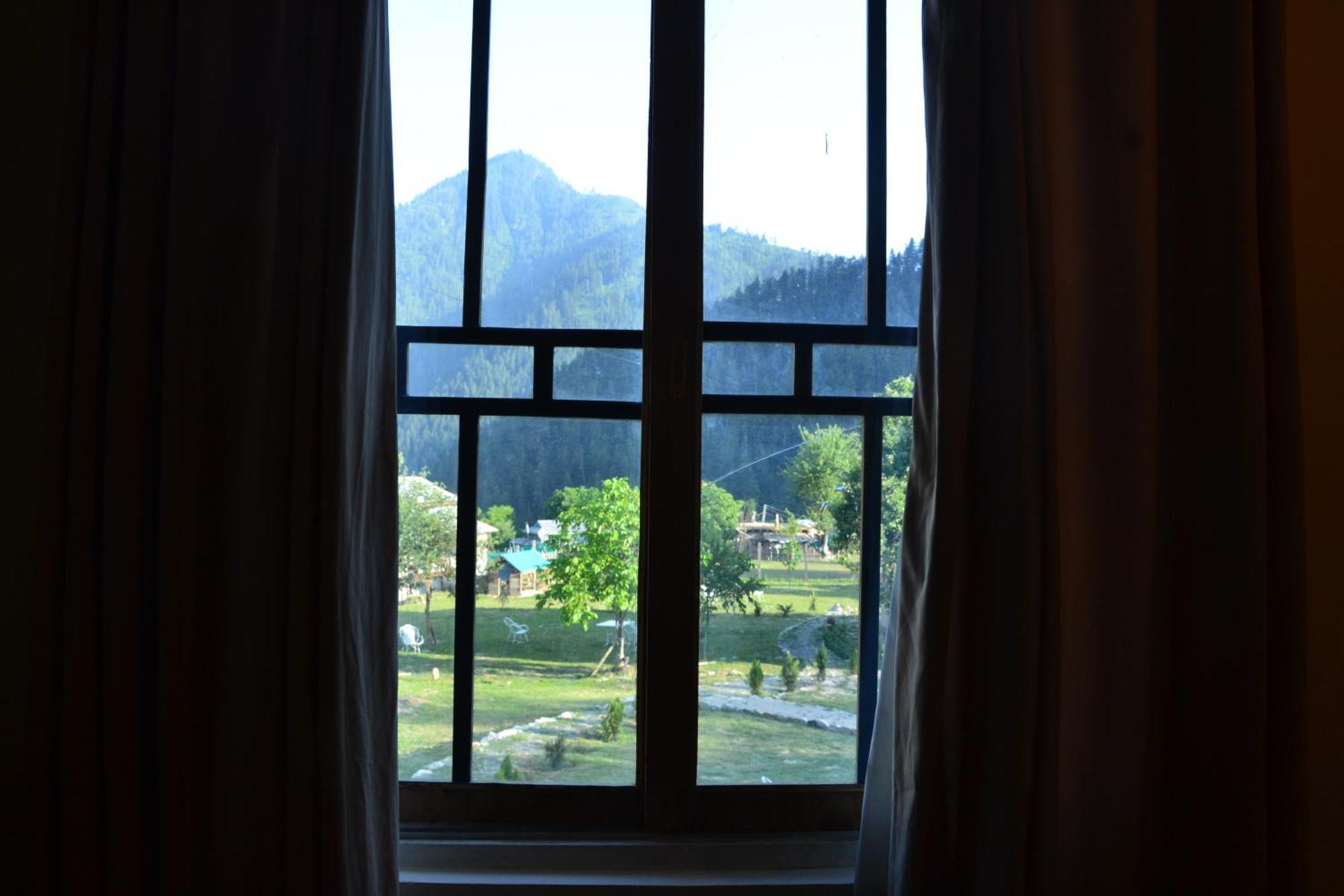 West End Lodges Neelum Buitenkant foto