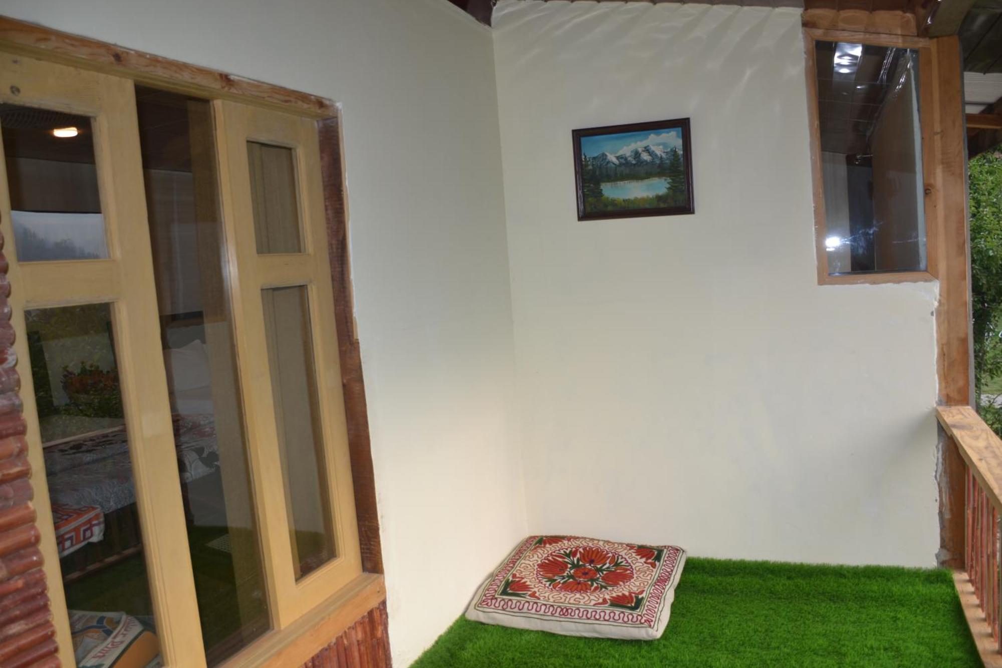 West End Lodges Neelum Buitenkant foto