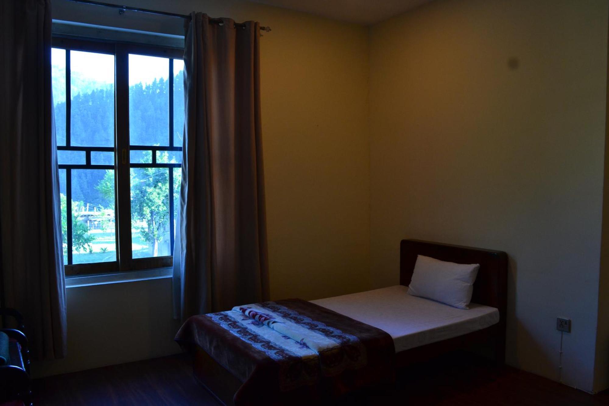 West End Lodges Neelum Buitenkant foto