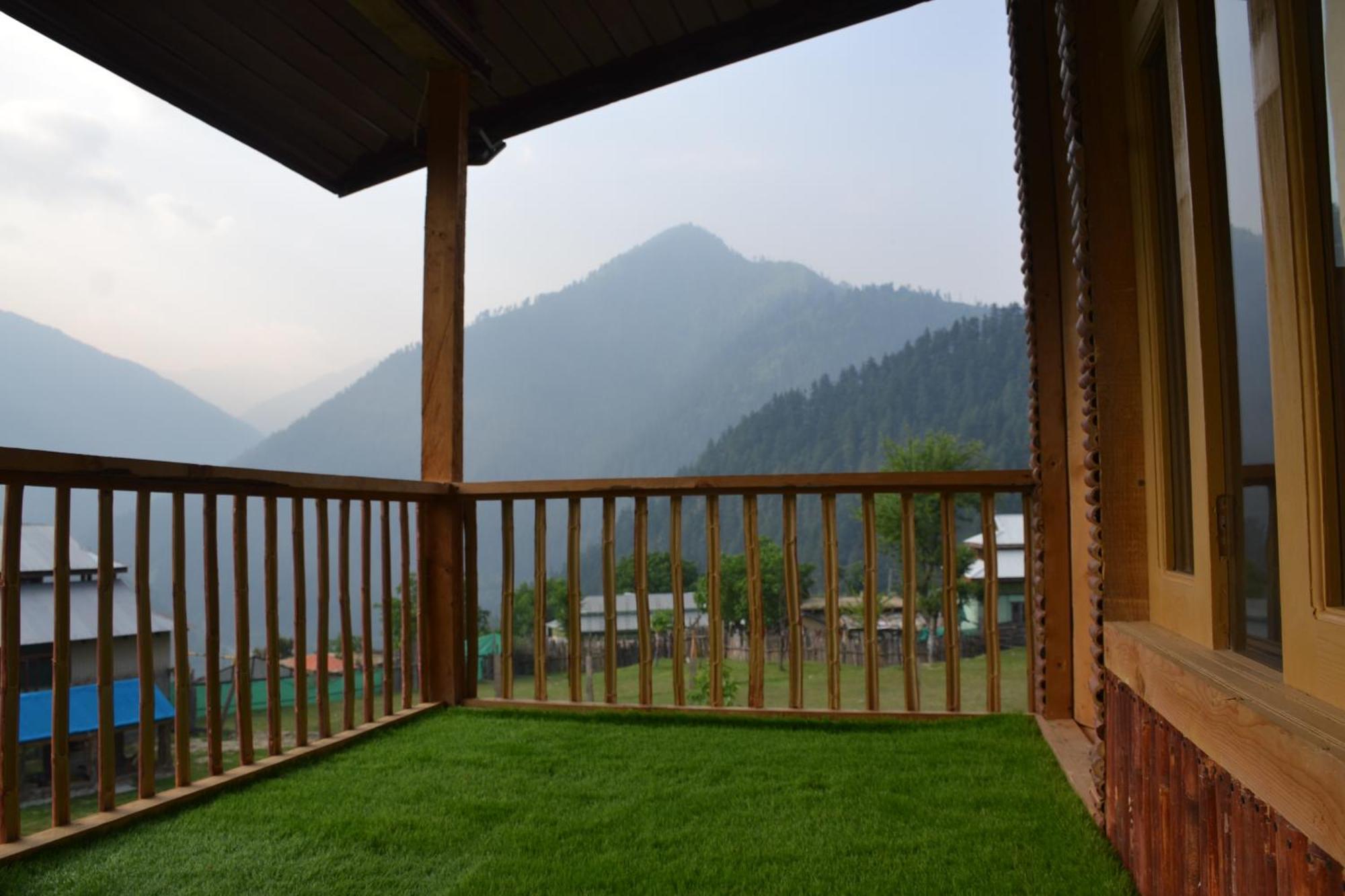 West End Lodges Neelum Buitenkant foto